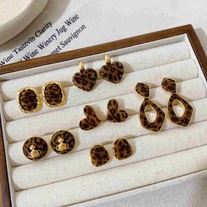 ต่างหูห้อยทรงหัวใจเรขาคณิตเคลือบทองแท้สไตล์เรโทรประดับด้วยหินธรรมชาติ ดีไซน์ทันสมัย วัสดุทองเหลืองชุบทอง คอลเลคชั่นฤดูใบไม้ร่วง-ฤดูหนาว ระดับไฮเอนด์ - Product Image 1