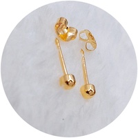 Boucles d'oreilles clous en cuivre doré incrustées de strass pour oreilles percées, design classique unisexe, vente en gros pour usage de perçage d'oreilles
