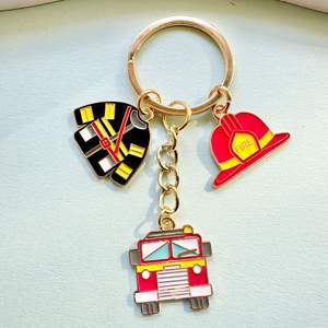 Porte-clés Thème Pompiers AM ; Pendentif Métallique <span class=keywords><strong>Extincteur</strong></span> et Camion de Pompiers ; Cadeau Culturel et Créatif sur le Thème des Pompiers - Product Image 6