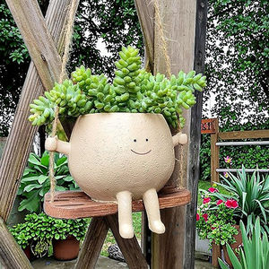 Conception drôle de visage de <span class=keywords><strong>petit</strong></span> homme assis balançoire <span class=keywords><strong>pot</strong></span> de fleur suspendu en résine - Product Image 5