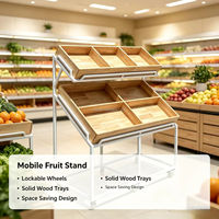 Op maat gemaakte houten fruitpresentatiestand met dubbele laag, metalen frame, groentepresentatieplank met wielen, supermarkt retail productenrek