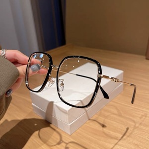 กรอบแว่นตาทรงสี่เหลี่ยมแบบเต็มกรอบ วัสดุ TR โลหะ เลนส์ PC ป้องกันแสงสีฟ้า เลนส์ใส Unisex รุ่น 22034 - Product Image 1