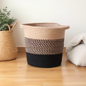 Cesta de Almacenamiento Tejida Redonda Hecha a Mano en Dos Tonos con Detalles Negros 22x20cm Organizador de Juguetes Decoración del Hogar - Product Image 3