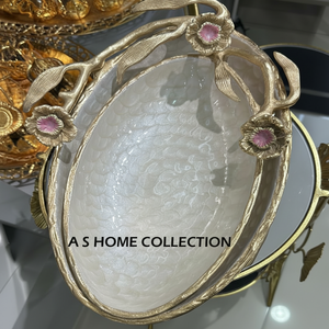 ถาดเสิร์ฟผลไม้และช็อคโกแลต ดีไซน์กิ่งไม้ดอกไม้สีทอง ด้ามจับตกแต่งหรูหรา ทำจากโลหะเคลือบสีขาว - Product Image 1