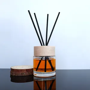 Großhandel niedriger Preis 50 ml 100 ml 150 ml Luftfrischer brauner Aroma-Schilf-Diffusor-Flaschen dickes Glas Diffusor-Flasche mit Holzkappe