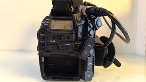 Cámara de Video Profesional Canon C300 Full HD, Cámara de Cine de Nivel Básico - Product Image 3