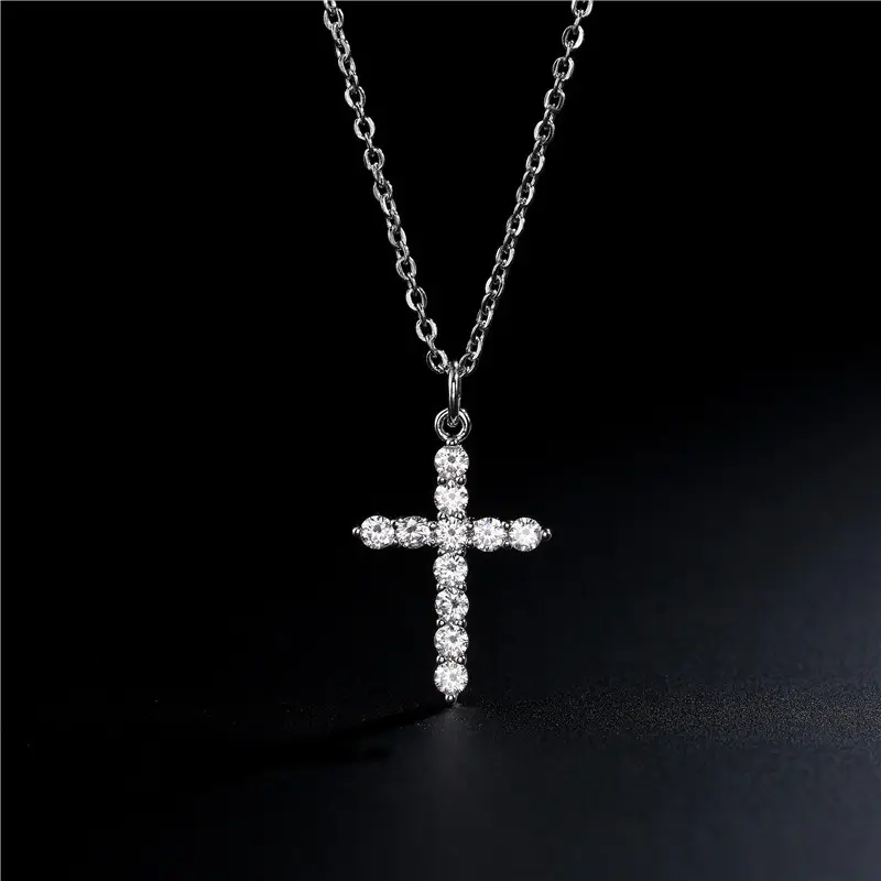 Collana con pendente a croce cristiana con diamanti di alta qualità collana con croce ghiacciata con zirconi cubici