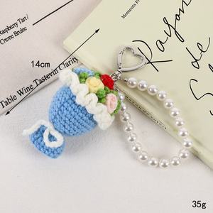 Llavero de macramé hecho a mano para mujer, con cadena de perlas, regalos de boda, flores de ganchillo, para decoración de teléfono de niña - Product Image 4