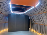 Maison flottante de luxe avec un design extérieur inspiré du ciel étoilé, alimentée à l'énergie solaire, résistante aux intempéries et ventilée