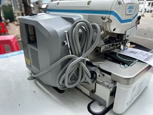 Machine à surjeter industrielle automatique Jack C7 AI - Product Image 6