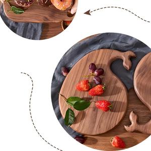 Tabla de Cortar de Madera Maciza de Nogal con Diseño de Dibujos Animados Personalizado <span class=keywords><strong>en</strong></span> Forma de Ballena, Irregular, Amada por los Niños - Product Image 3