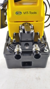 PUJ1400E 700 Bar Double Acting Economy Electric Hydraulic <b>Pump</b> with 4-Way <b>Manual</b> Valve - Product Image 4