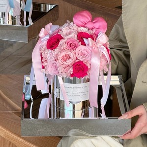 Ramo de Rosas Eternas en Cubo Decorativo, Regalo para el Día de San Valentín o Graduación, para Amigas y Mejores Amigas - Product Image 6