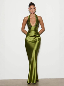 <span class=keywords><strong>Robe</strong></span> longue <span class=keywords><strong>de</strong></span> soirée sirène plissée et froncée en satin à col halter et <span class=keywords><strong>d</strong></span>écolleté plongeant <span class=keywords><strong>pour</strong></span> femme - Product Image 1