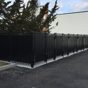 Clôture de haute qualité avec bandes photoluminescentes pour une sécurité nocturne - Product Image 1