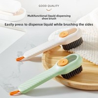 Brosse de nettoyage de chaussures multifonctionnelle en plastique pour la maison, avec distributeur de liquide et long manche, à suspendre pour le rangement
