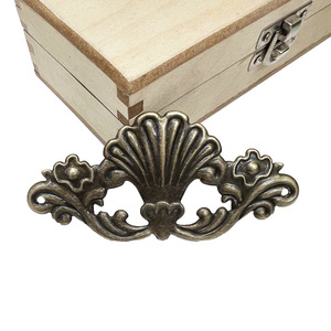 Adornos de Esquina de Hierro 97x47mm, Parches Decorativos para Muebles Antiguos, Accesorios para Cajas de Madera y Cajas de Regalo - Product Image 1