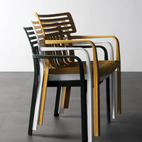 Fauteuil d'extérieur moderne empilable en PP, résistant aux intempéries, léger et écologique, idéal pour jardin, patio, salon et villa