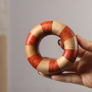 Chuangmu Ornement de bain en bois de palissandre rouge et hêtre écologique, sculpté au laser, motif mignon et apaisant, pour l'été, modèle homme - Product Image 3