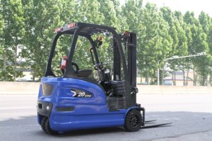 מלגזה חשמלית 2 טון CPDA20 עם סוללת עופרת-חומצה, מלגזה חשמלית בעלת 3 גלגלים, צמיגים מלאים, מזלגות 1070 מ\"מ - Product Image 4