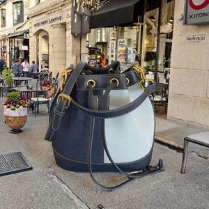 Sacs carrés de petite taille style coréen 2025 à succès avec ornements en alliage, sacs à main de voyage pour filles - Product Image 3