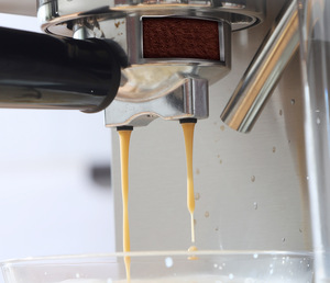 Nueva Cafetera Italiana Semiautomática Portátil Pequeña de Acero Inoxidable con Control Automático de Temperatura y Espumador de Leche - Product Image 4