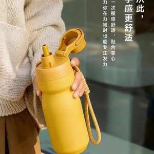 New Design Outdoor 560ml Portable Travel Mug with Hand Grip Insulation Vacuum <b>Flask</b> Water <b>Bottle</b> for Coffee - Product Image 1