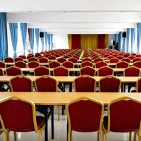 Chaises de banquet empilables à dossier couronne avec cadre doré et coussin en mousse, durables pour l'extérieur, le salon, les mariages, les hôpitaux et les ateliers