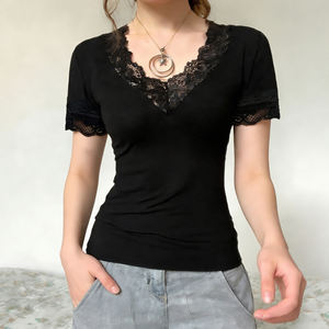Camiseta de Verano al por Mayor para Mujer, Estilo Y2K, con Encaje, Cuello en V, Manga Corta y Corte Ajustado - Product Image 1
