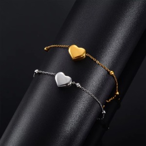 Pulsera Minimalista con Colgante de Corazón en Acero Inoxidable Color Dorado, Cadena de Mano con Cuentas Encantadoras, Brazalete Moderno, Regalos de Joyería - Product Image 4