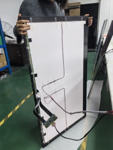 Siêu mỏng siêu nhẹ màn hình ánh sáng cao 21.5-100 inch tùy chỉnh 9mm Độ dày <span class=keywords><strong>LCD</strong></span> kỹ thuật số biển quảng cáo trong nhà Totem - Product Image 5