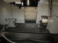 Centre de fraisage CNC vertical 3 axes haute précision VMC1380 contrôle GSK automatique pour le traitement de profilés en aluminium de qualité