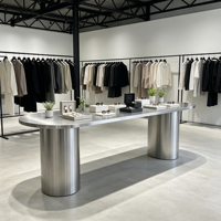 Table de présentation en acier inoxydable de style industriel pour magasin de vêtements, présentoir îlot, table cascade pour marchandises de vente au détail, vêtements et bijoux
