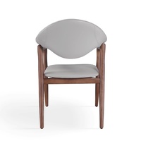 Nouvelle chaise de salle à manger en bois massif italien minimaliste blanc cendré avec accoudoirs en cuir ultra-fibre et rembourrage doux gris foncé pour la maison
