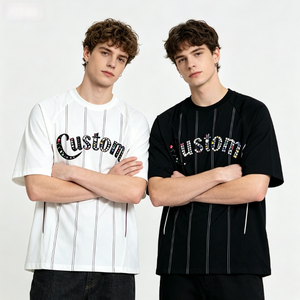 T-shirt personnalisé pour homme, style streetwear, noir et blanc, rayé, avec strass, surdimensionné, décontracté, manches courtes - Product Image 1
