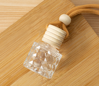 Bouteille de diffuseur de parfum pour voiture Conception d'ananas Couvercle en bois Fleur Accessoires d'intérieur Verre Huile essentielle Rafraîchisseur d'air Bouteille