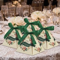 Florale Dreieckige Hochzeits-Geschenkbox Vintage Blumen-Pyramiden-Süßigkeitenbox mit Band Schokoladen-Süßigkeitenbox für Brautparty