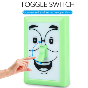 3xaaa Pin hoạt động với nam châm mạnh mẽ và móc áo của <span class=keywords><strong>Funny</strong></span> mỉm cười Mặt chuyển đổi ánh sáng ban đêm - Product Image 6