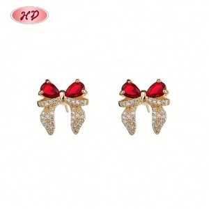 Parure de bijoux romantique en laiton plaqué or 18 carats avec nœud papillon et zircone rouge en forme de cœur, collier et boucles d'oreilles pour femme, idéale pour les soirées - Product Image 6