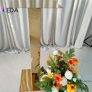 LEDA Prix d'usine en gros, support à fleurs en métal brillant doré de forme carrée, centre de table pour la décoration de mariages et d'événements - Product Image 2