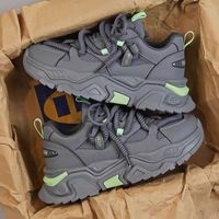 Chaussures décontractées charmantes pour jeunes, vente en gros, baskets de sport antidérapantes à plateforme, chaussures de course tendance à semelle souple