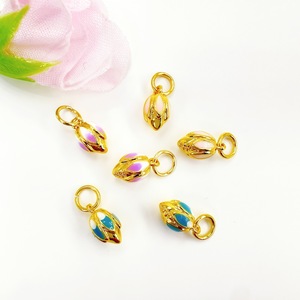 จี้รูปเม็ดบัวเคลือบสีทองสำหรับทำสร้อยข้อมือ สร้อยคอ เครื่องประดับ DIY สำหรับทุกเพศ ใส่ได้ทุกวัน - Product Image 1