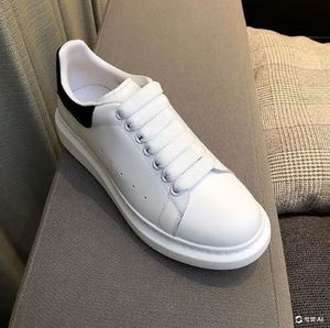 Baskets de créateur pour hommes, style décontracté, pour la marche, le fitness, la course et le football, pour hommes et femmes, à semelle épaisse et rehaussante - Product Image 3
