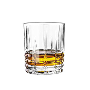 Tazza da whisky moderna di alta qualità, sostenibile, da viaggio, con coperchio e cannuccia, adatta a microonde e lavastoviglie, per bar e feste - Product Image 5