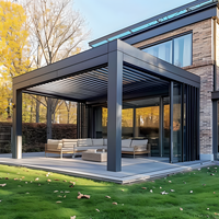 Pergola moderne en aluminium avec toit coulissant et volets, abri de jardin extérieur étanche au design naturel
