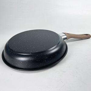 Padella Antiaderente in Acciaio al Carbonio di Alta Qualità con Rivestimento in Marmo e Manico in Bakelite, Ecologica per Fornelli a Gas e a Induzione - Product Image 5