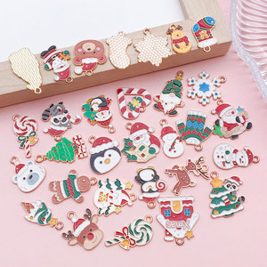 Pull en alliage d'émail pour raton laveur Bonhomme de Noël en pain d'épice Chaussette de bonhomme de neige Flocon de neige Pendentif Guirlande de maison Claus Breloques DIY - Product Image 2
