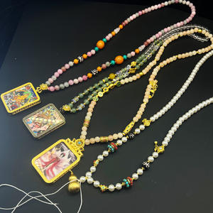 Chaîne en laine pour femme sportive Khakiram, longue, perlée, multicolore, avec fleurs en forme de gourde et motif macaron rouge - Product Image 2