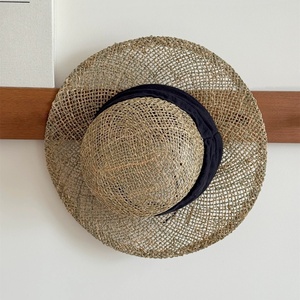 Sombrero de paja de hierba salada <span class=keywords><strong>con</strong></span> serigrafía y cinta, estilo Old Money francés, hueco y plano, para mujer, ideal para viajes, vacaciones y playa en verano. - Product Image 3