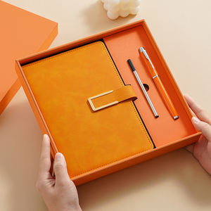 สมุดบันทึกปกหนัง A5 พร้อมตัวล็อคแม่เหล็ก สมุดไดอารี่ สมุดจดบันทึกแบบพกพา สมุดวางแผนการเดินทาง <span class=keywords><strong>ชุด</strong></span>กล่องของขวัญ - Product Image 4